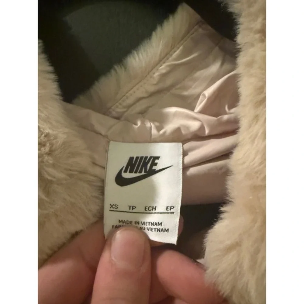 Nike Faux Fur Hooded Jacket Beige Zip Up Swoosh Women's‎ XS